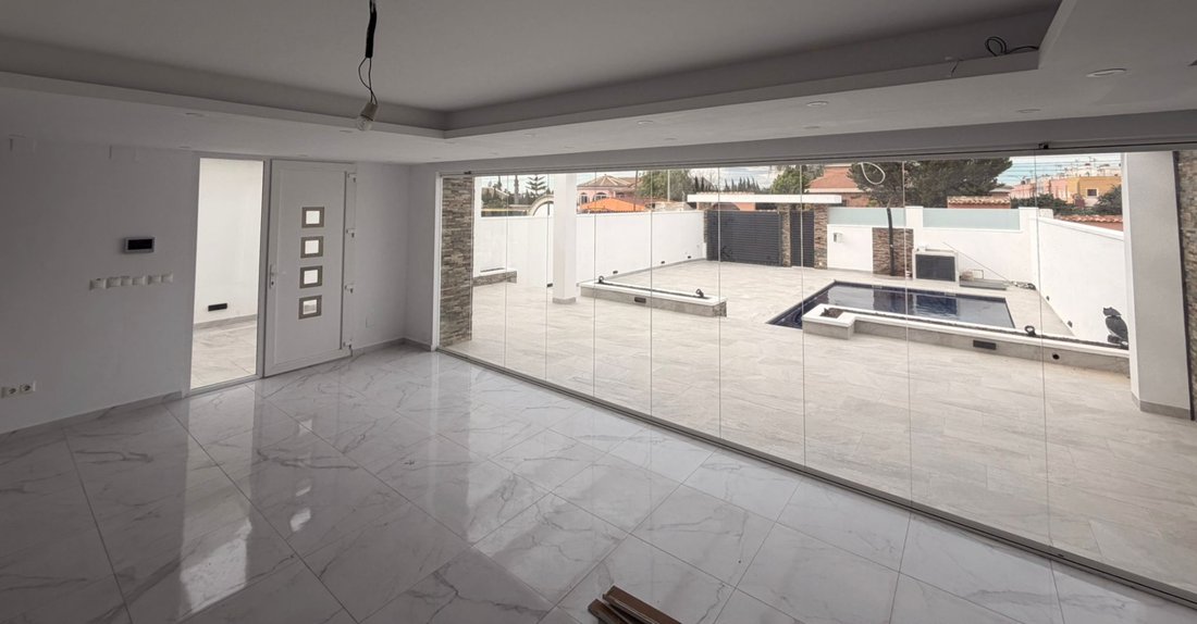 Villa in Torrevieja, Valencian Community, Spain 2 - 14391905