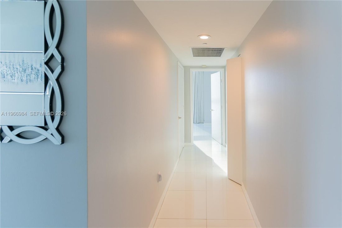 Condo in Miami, Florida, United States 4 - 17242568