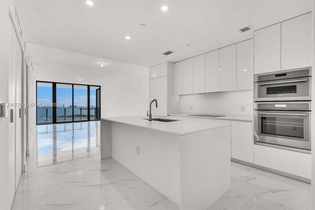 Condo in Miami, Florida, United States 2 - 17242555