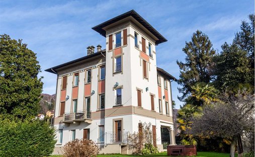 Villa in Lesa, Piedmont, Italy 1