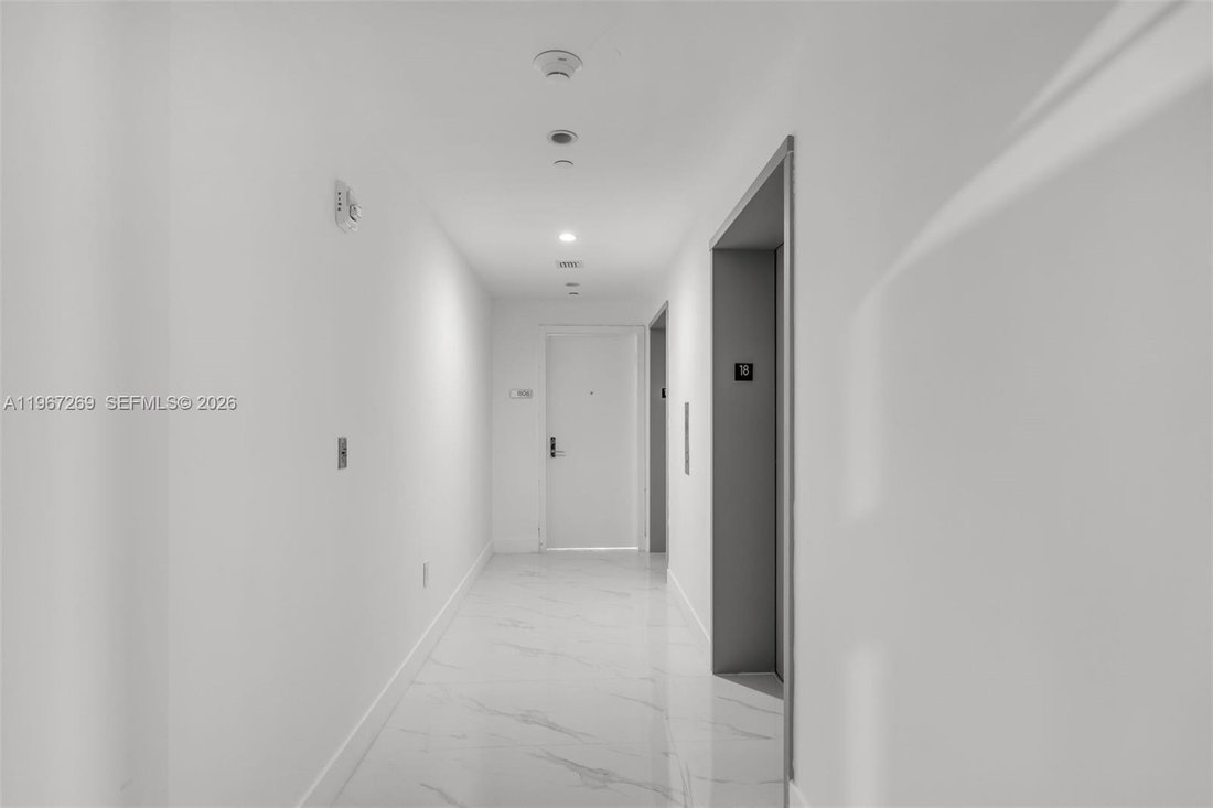Condo in Miami, Florida, United States 3 - 17242555