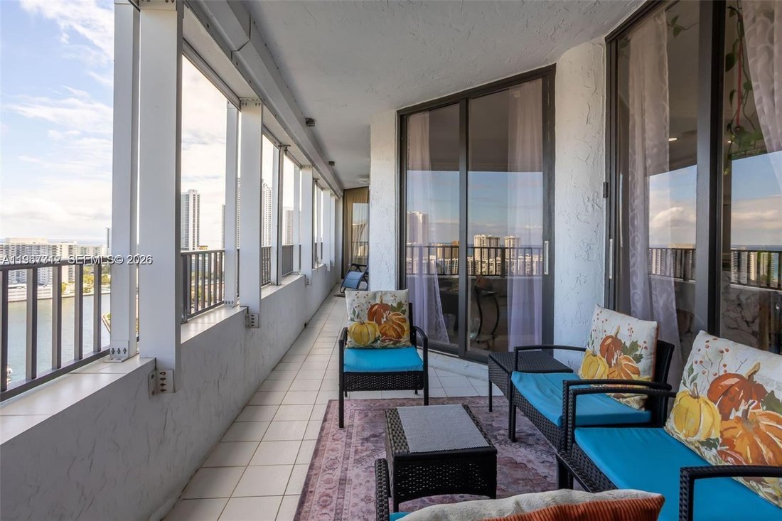 Condo in Hallandale Beach, Florida, United States 5 - 17242543