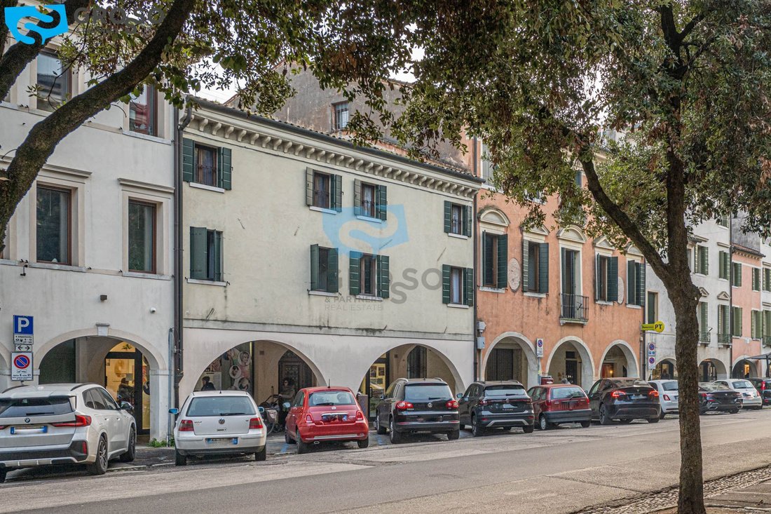 Estate in Cathedral - Piazza dei Signori, Treviso, Italy 1 - 17240447