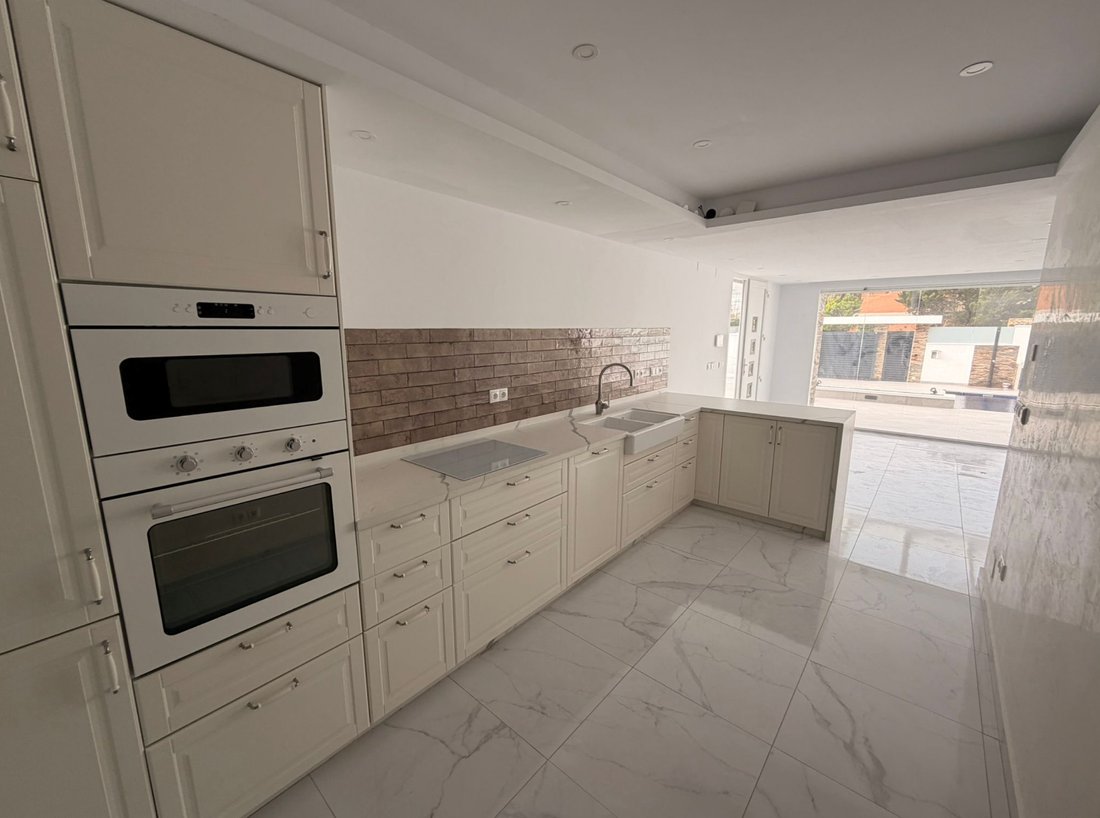 Villa in Torrevieja, Valencian Community, Spain 3 - 14391905