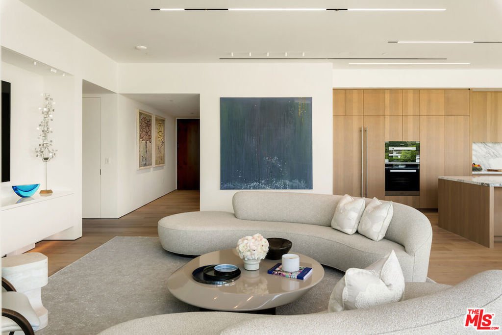 Condo in West Hollywood, California, United States 4 - 17243817