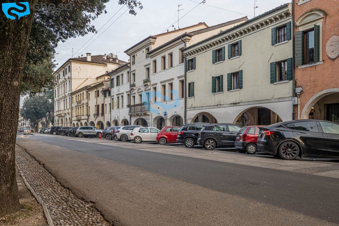 Estate in Cathedral - Piazza dei Signori, Treviso, Italy 2 - 17240447