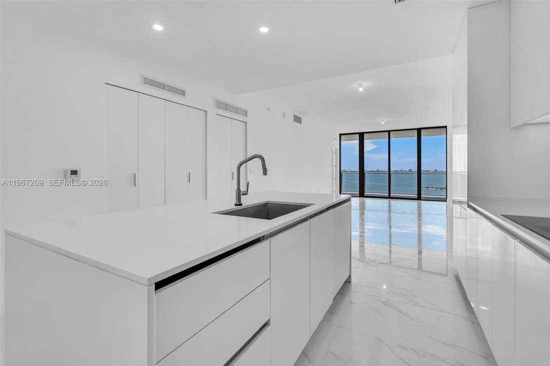 Condo in Miami, Florida, United States 4 - 17242555