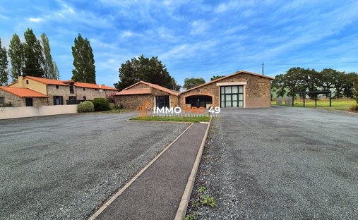 Land in Centre-Nord Est, Mortagne-sur-Sevre, France 1