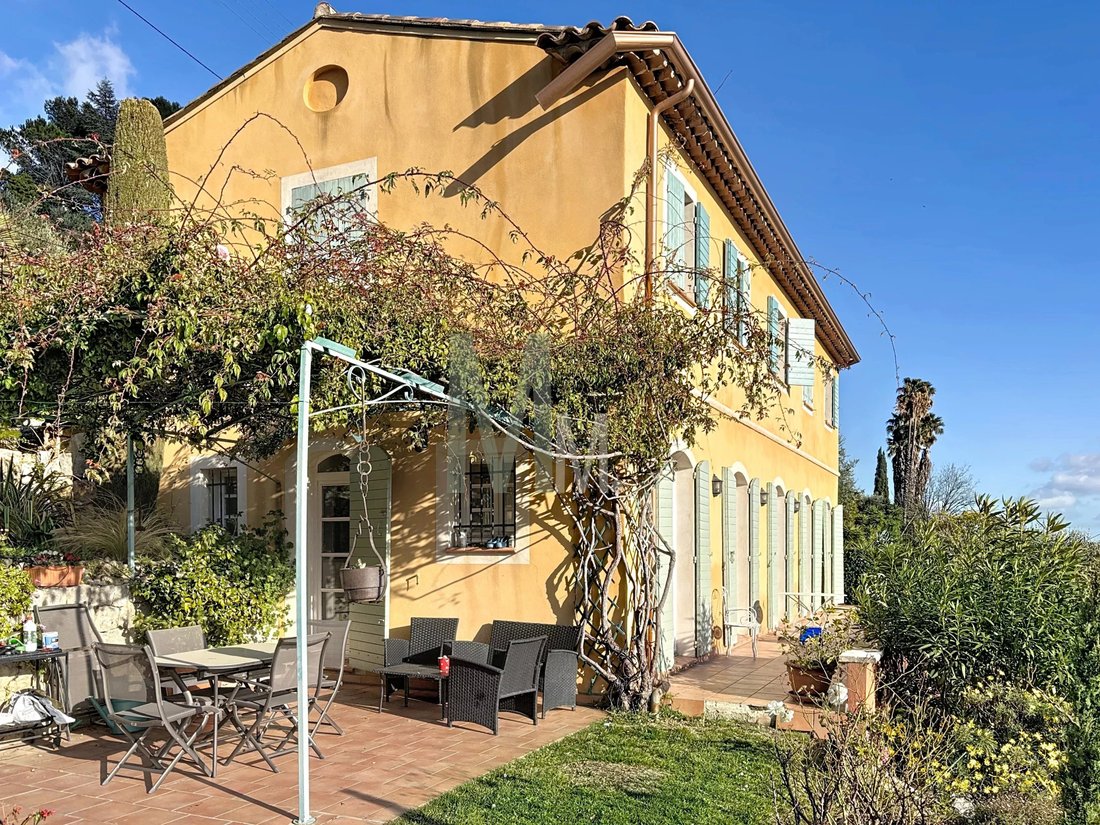 Villa en Grasse, Provenza-Alpes-Costa Azul, Francia 1 - 17150133