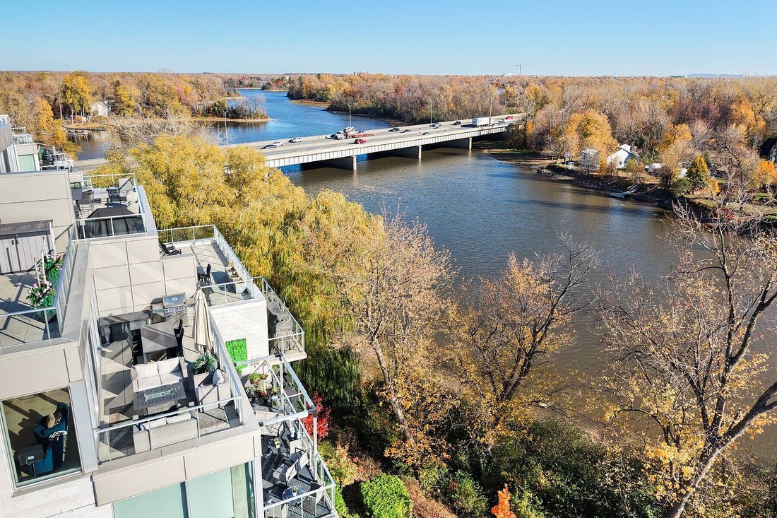 Condo in Boisbriand, Quebec, Canada 1 - 16549091