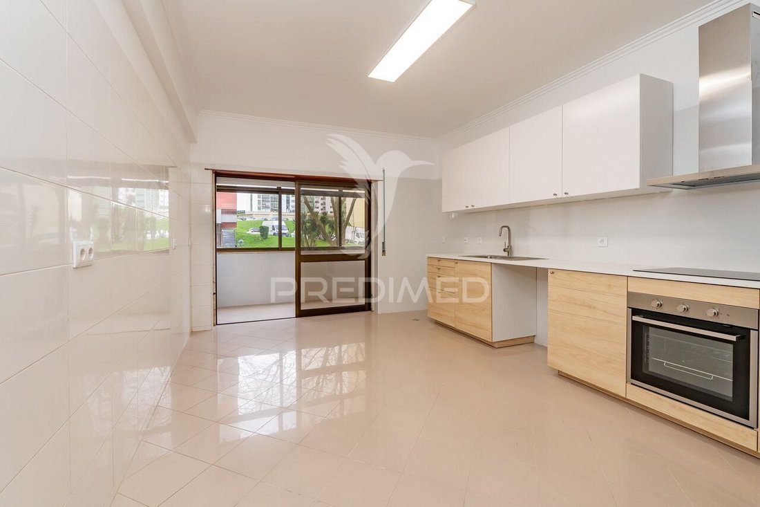 Apartment in Alfragide, Lisbon, Portugal 2 - 17245703