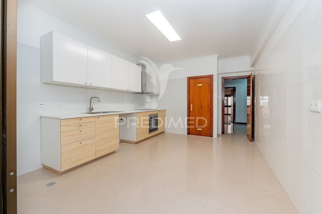 Apartment in Alfragide, Lisbon, Portugal 5 - 17245703