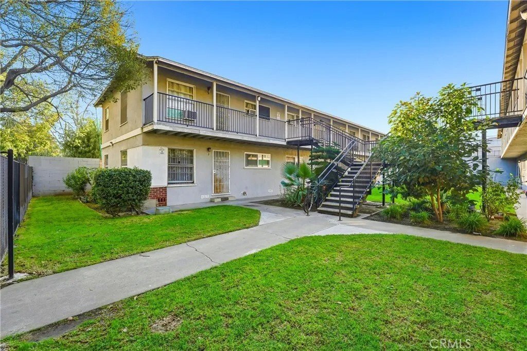 Santa Ana, California, United States 4 - 17245344