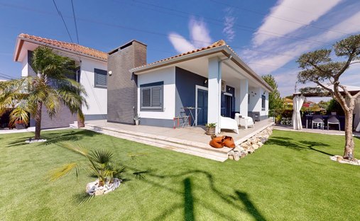 Villa in Charneca de Caparica e Sobreda, Setubal, Portugal 1