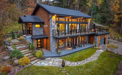 House in Piedmont, Quebec, Canada 1
