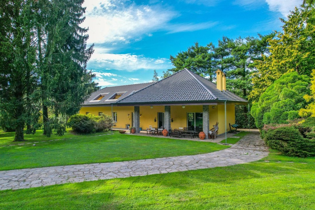 Haus in Angera, Lombardei, Italien 2 - 17246049