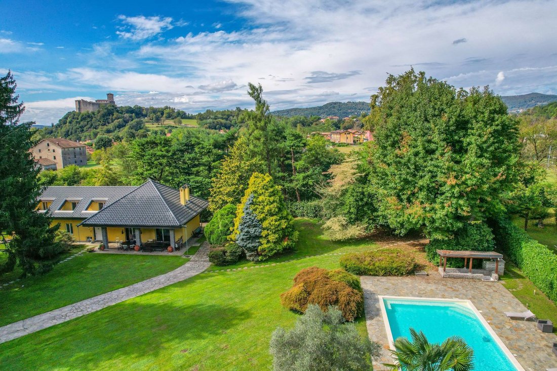 Casa a Angera, Lombardia, Italia 1 - 17246049