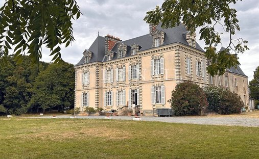 Castillo en Saint-Martin-sur-Oust, Bretaña, Francia 1