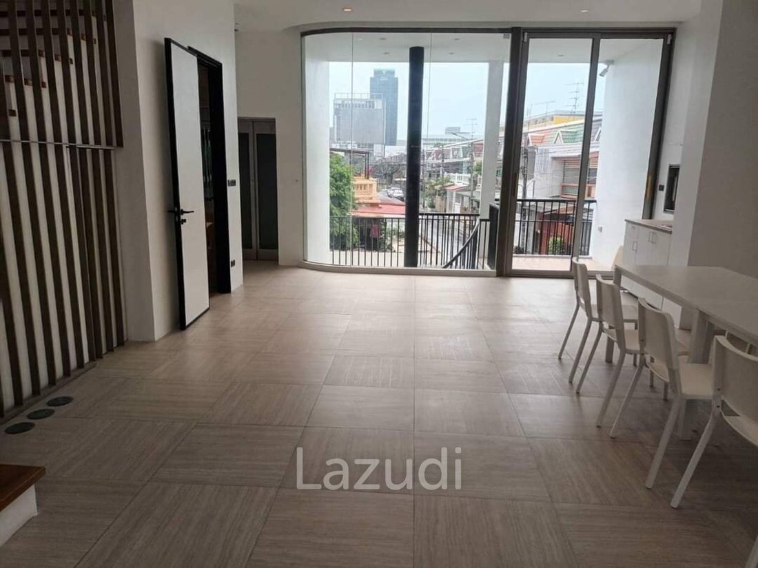 Chan Kasem, Bangkok, Thailand 4 - 17246476