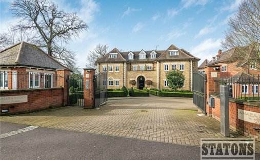 Apartment in Cockfosters, Enfield, England 1