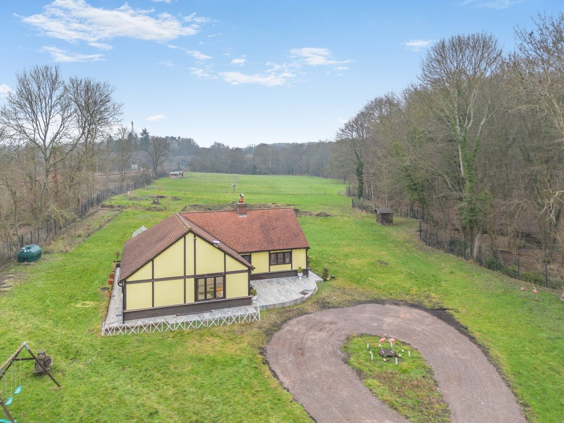 Bungalow in Newgate Street, Hatfield, England 1 - 17247034