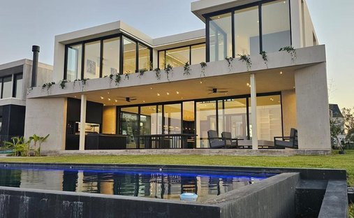 House in Belén de Escobar, Buenos Aires Province, Argentina 1