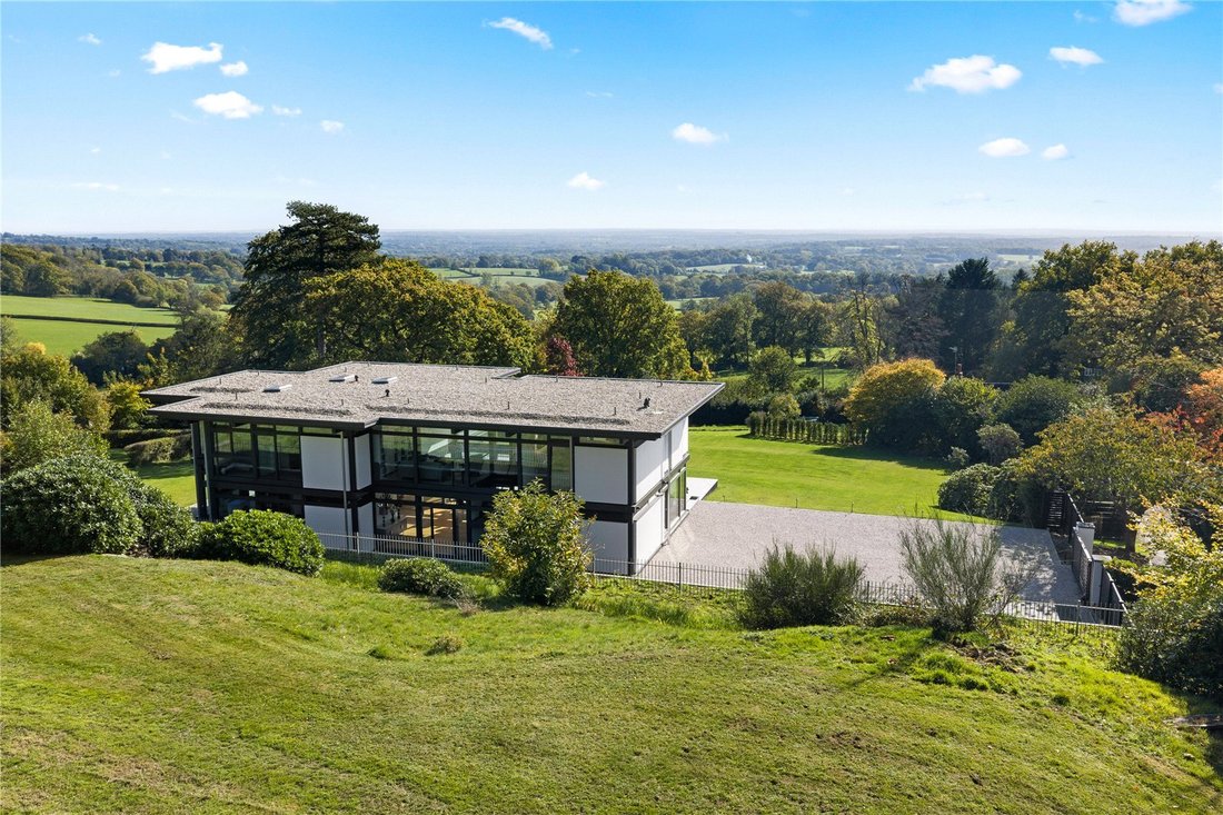 House in Surrey, England 1 - 17247828