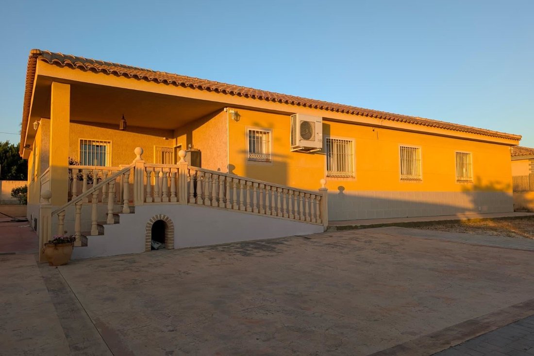Villa in Alicante, Valencian Community, Spain 1 - 17248244