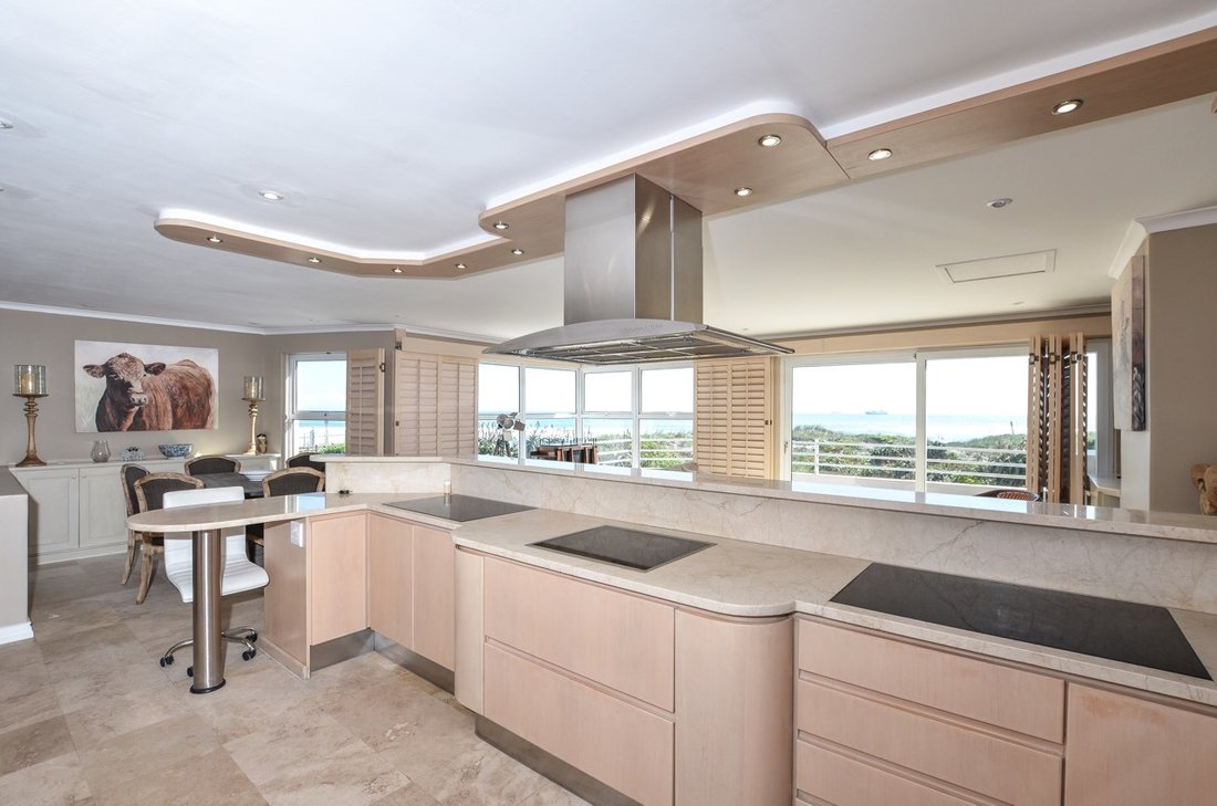 Townhouse in Bothasig, Cape Town, South Africa 4 - 17252261