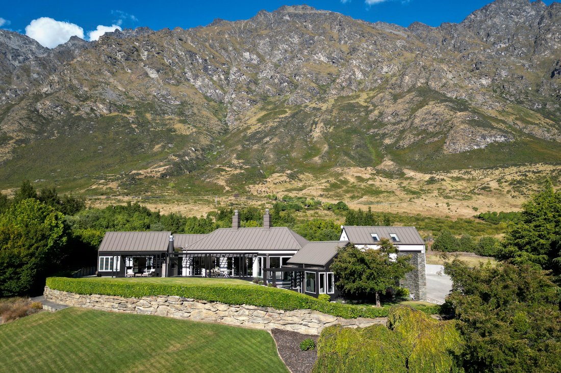 House in Queenstown, Otago, New Zealand 2 - 17253431