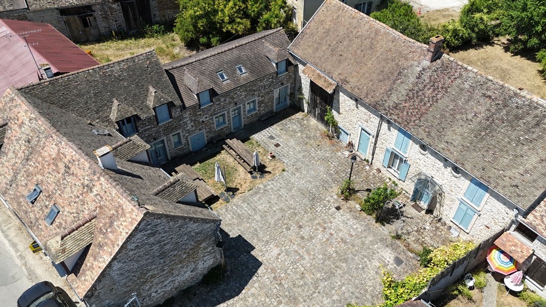 Estate in Saint-Martin-en-Biere, Ile-de-France, France 2 - 17247691