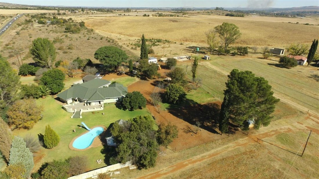 House in Van Der Hoff Park, North West, South Africa 2 - 17255693