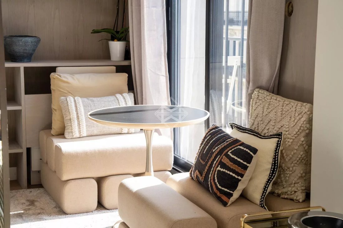 Apartment in Triangle d'Or, Paris 8e Arrondissement, Paris 5 - 15321794