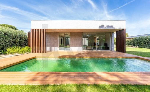 House in Carcavelos e Parede, Lisbon, Portugal 1