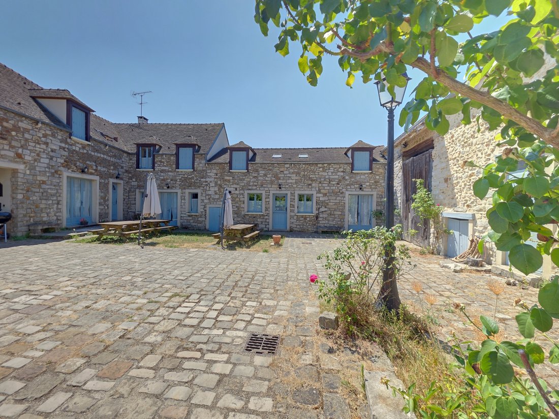 Estate in Saint-Martin-en-Biere, Ile-de-France, France 1 - 17247691