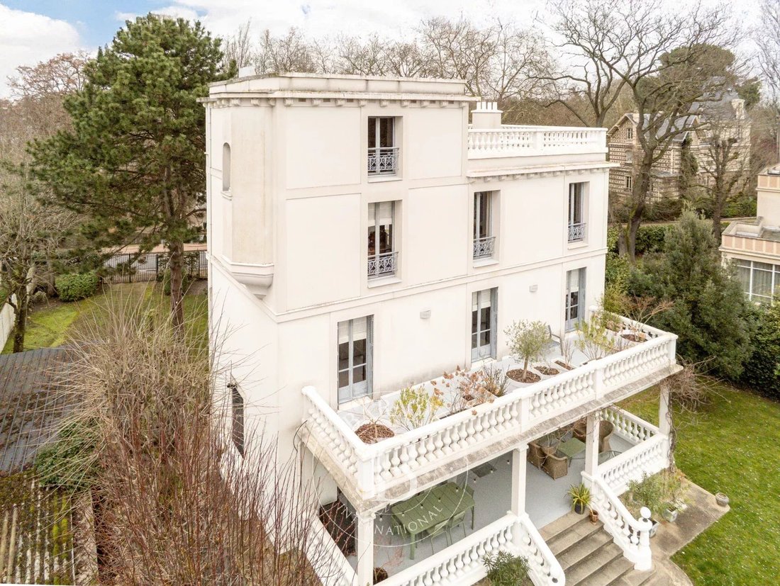 Estate in Le Vésinet, Ile-de-France, France 1 - 17248008