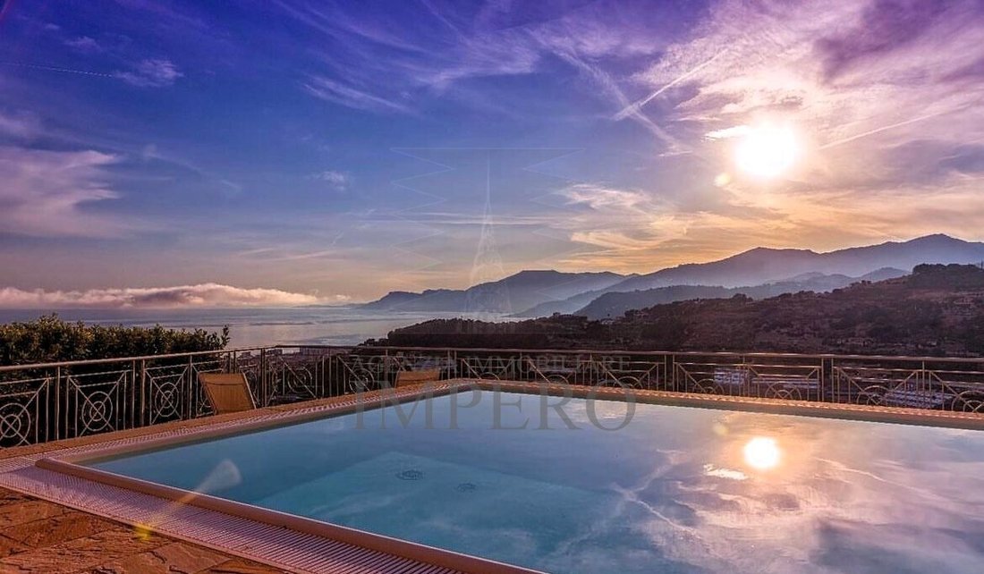 Villa in Bordighera, Liguria, Italy 2 - 17254310