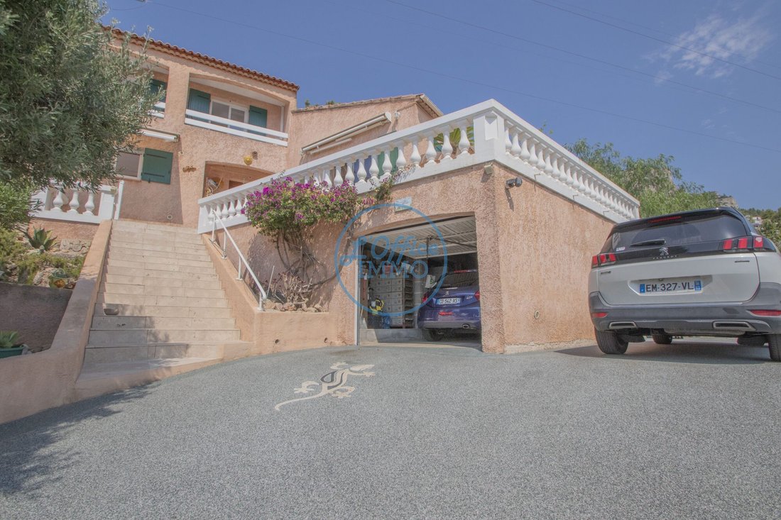 Villa in Le Revest-les-Eaux, Provence-Alpes-Côte d'Azur, France 2 - 17256588