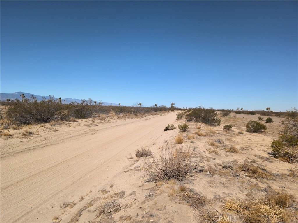 Land in Adelanto, California, United States 2 - 17250541