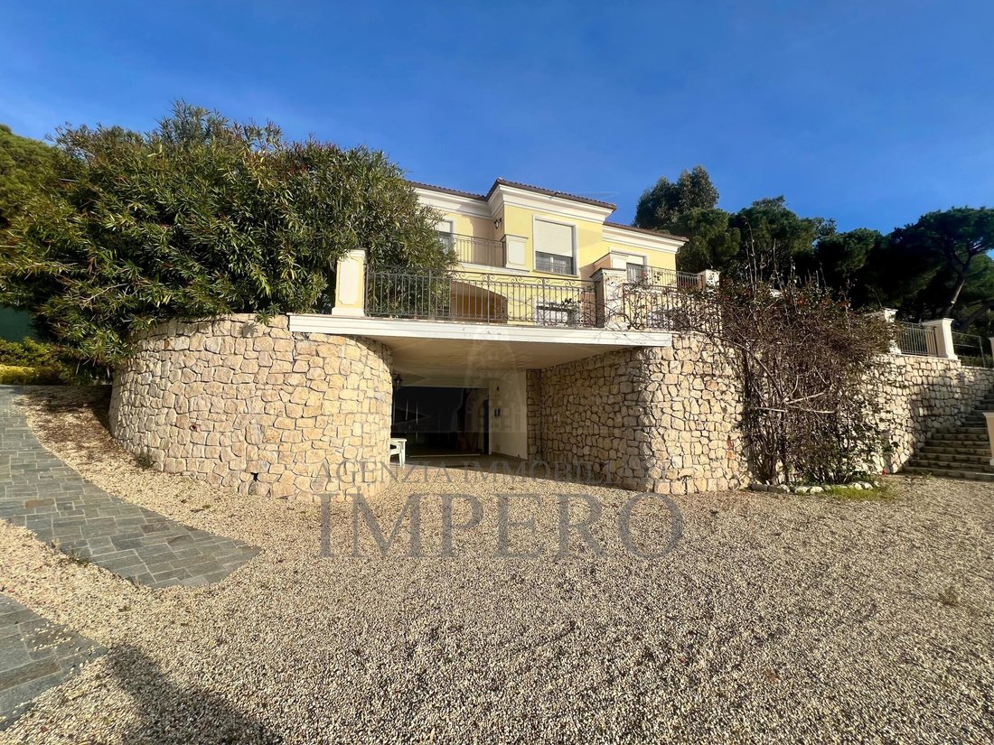 Villa in Vallecrosia, Liguria, Italy 2 - 17255137