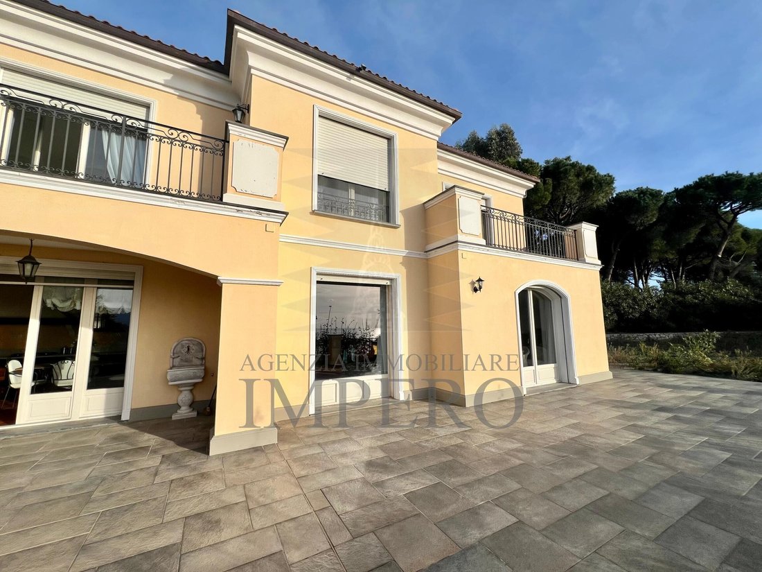 Villa in Vallecrosia, Liguria, Italy 1 - 17255137