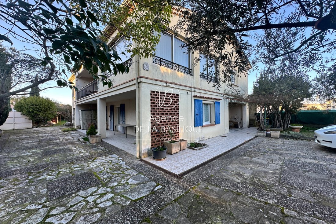 Villa in Centre Ville, Saint-Maximin-la-Sainte-Baume, France 2 - 17247761