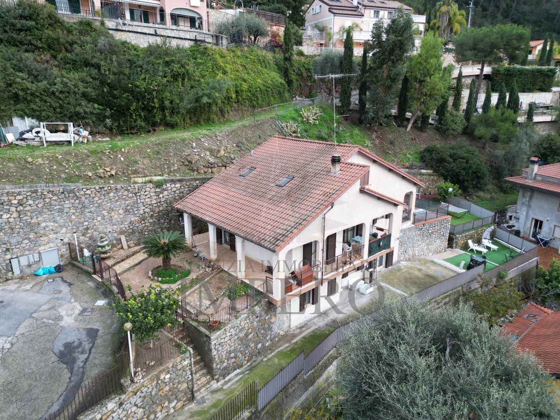Villa in Porra, Liguria, Italy 1 - 17255631