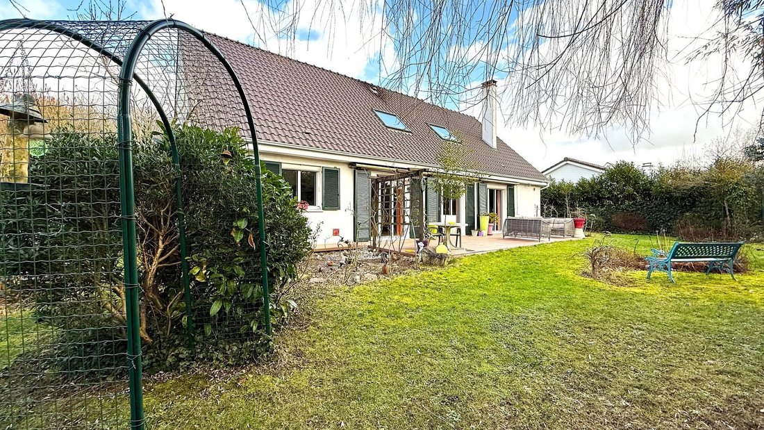 House in Les Clayes-sous-Bois, Ile-de-France, France 2 - 17247796