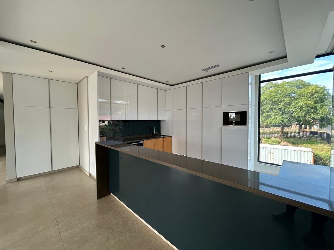 Apartment in Parktown, Gauteng, South Africa 4 - 17250312