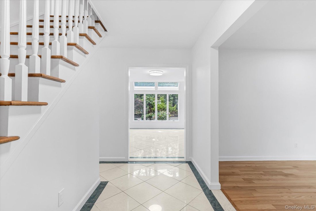 House in Melville, New York, United States 5 - 17254758