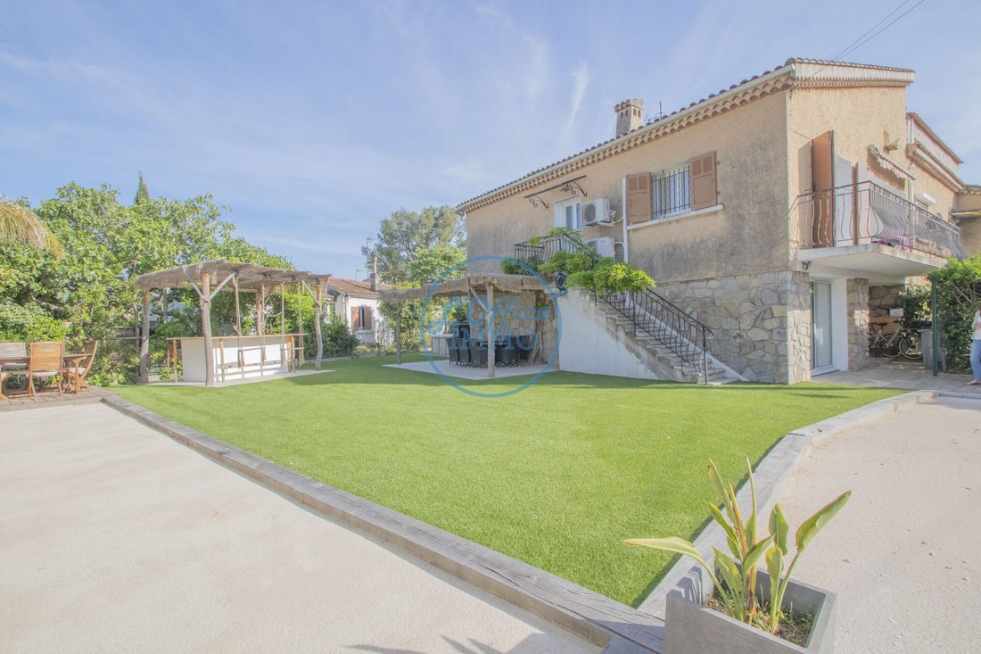 Villa in Sud, Le Pradet, France 1 - 17256610