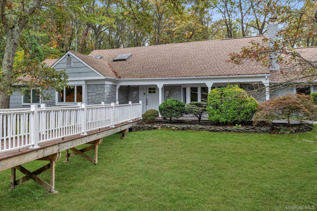 House in Melville, New York, United States 4 - 17254758