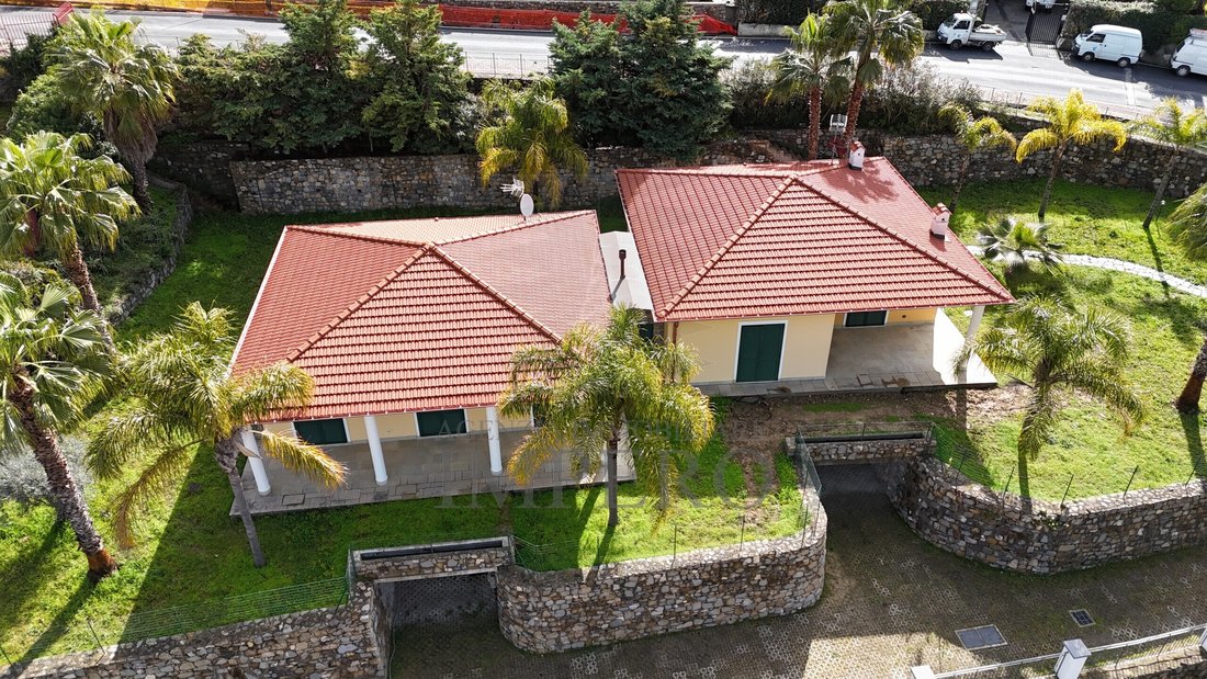 Villa in Bordighera, Liguria, Italy 3 - 17255096