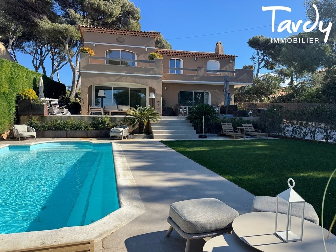 Villa in Nord, Sanary-sur-Mer, France 2 - 17056670